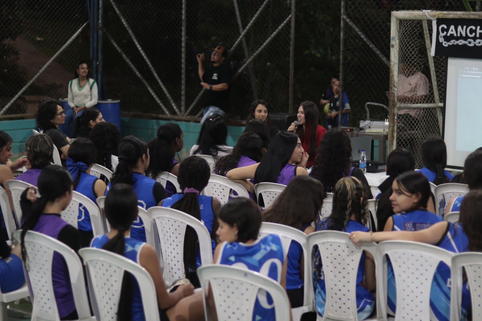 Visita Motivando a las Gyal